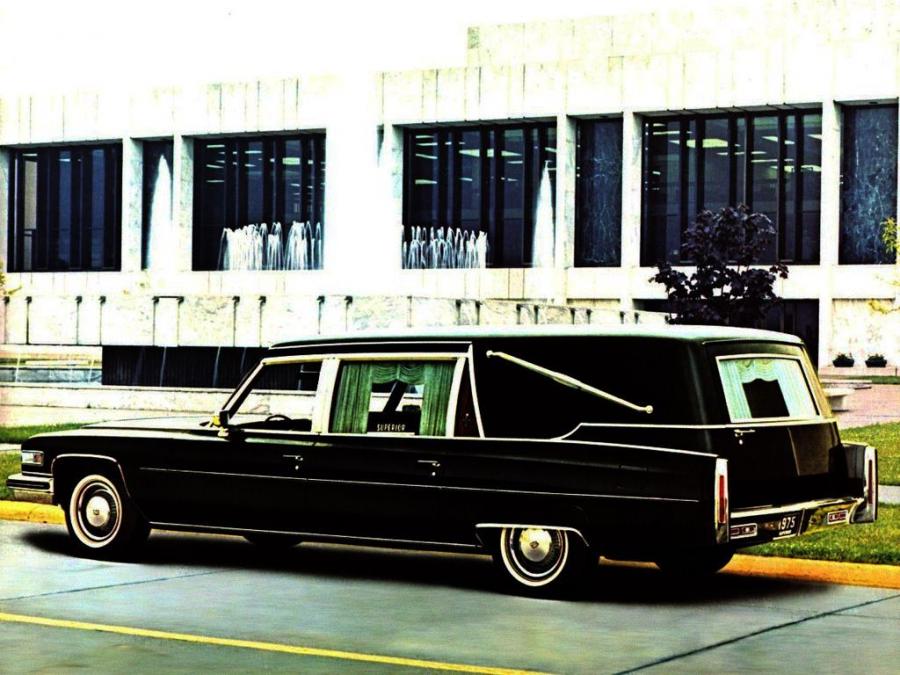  Cadillac Superior Sovereign Landaulet 1975 года  (фото 1 из 1)